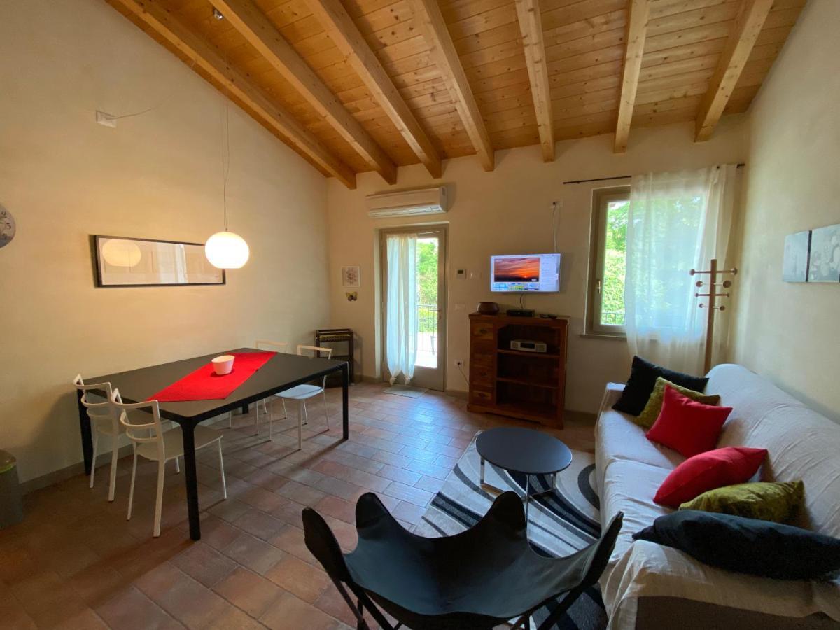 L'Isolo B&B E Case Vacanza Monzambano Bagian luar foto