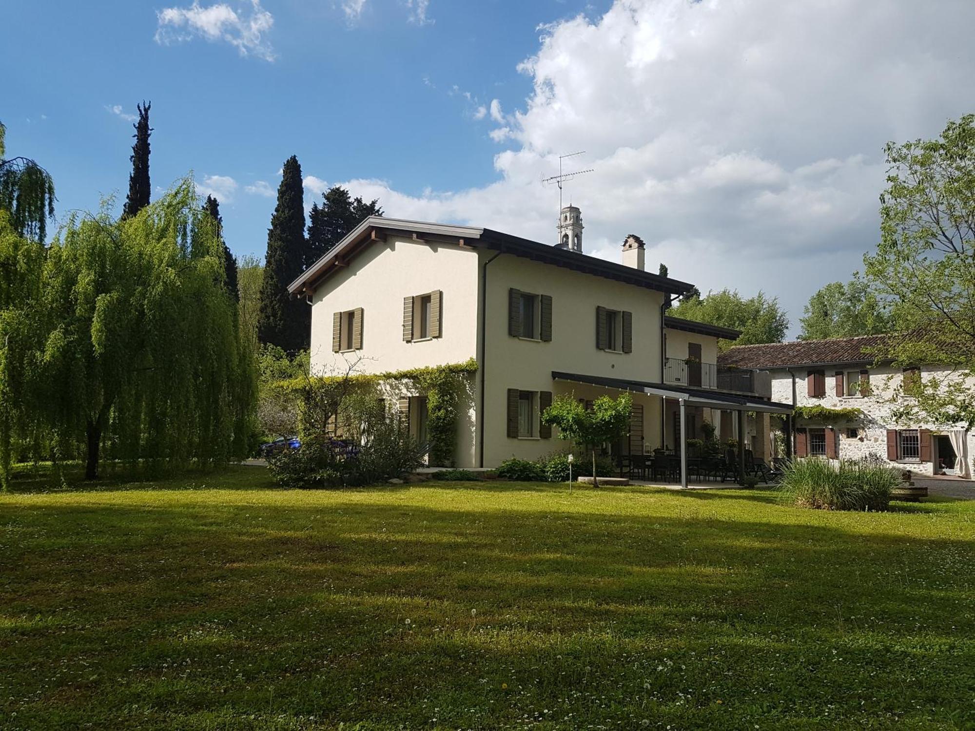 L'Isolo B&B E Case Vacanza Monzambano Bagian luar foto