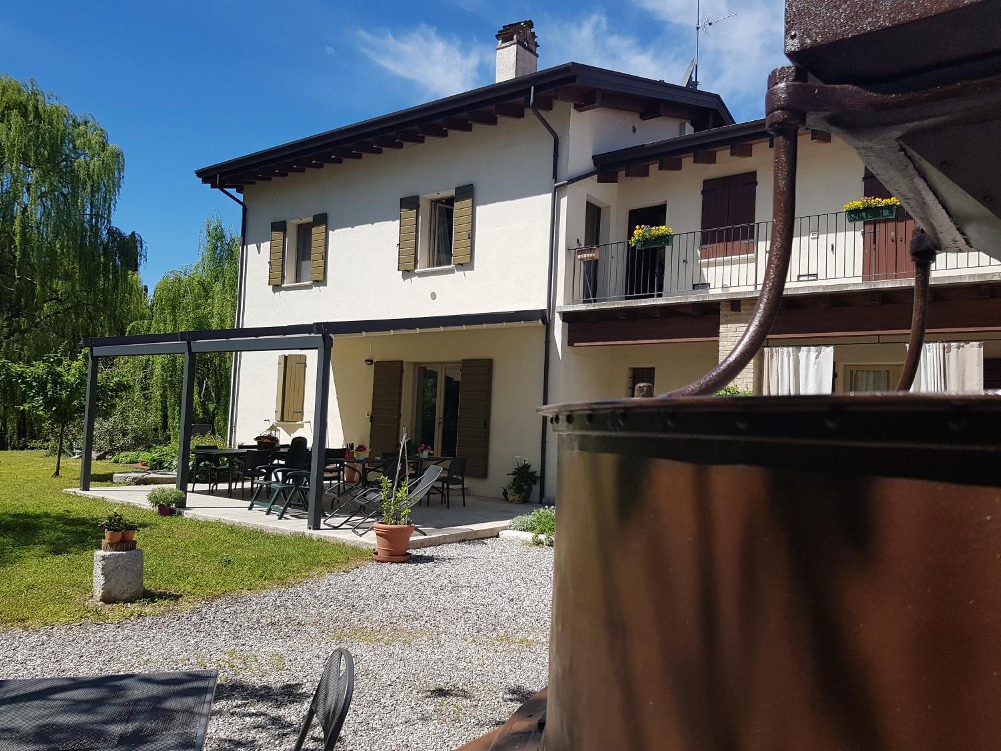 L'Isolo B&B E Case Vacanza Monzambano Bagian luar foto
