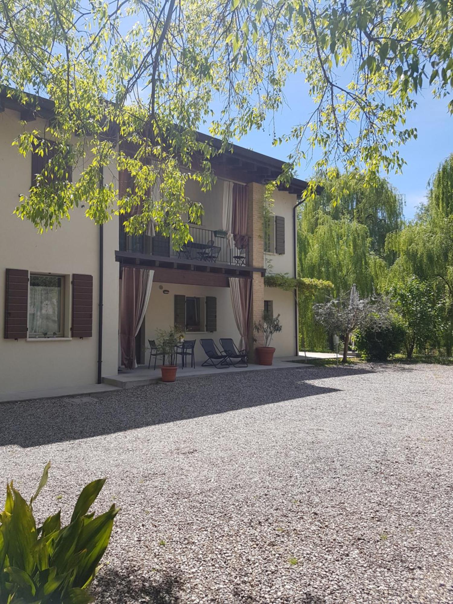 L'Isolo B&B E Case Vacanza Monzambano Bagian luar foto