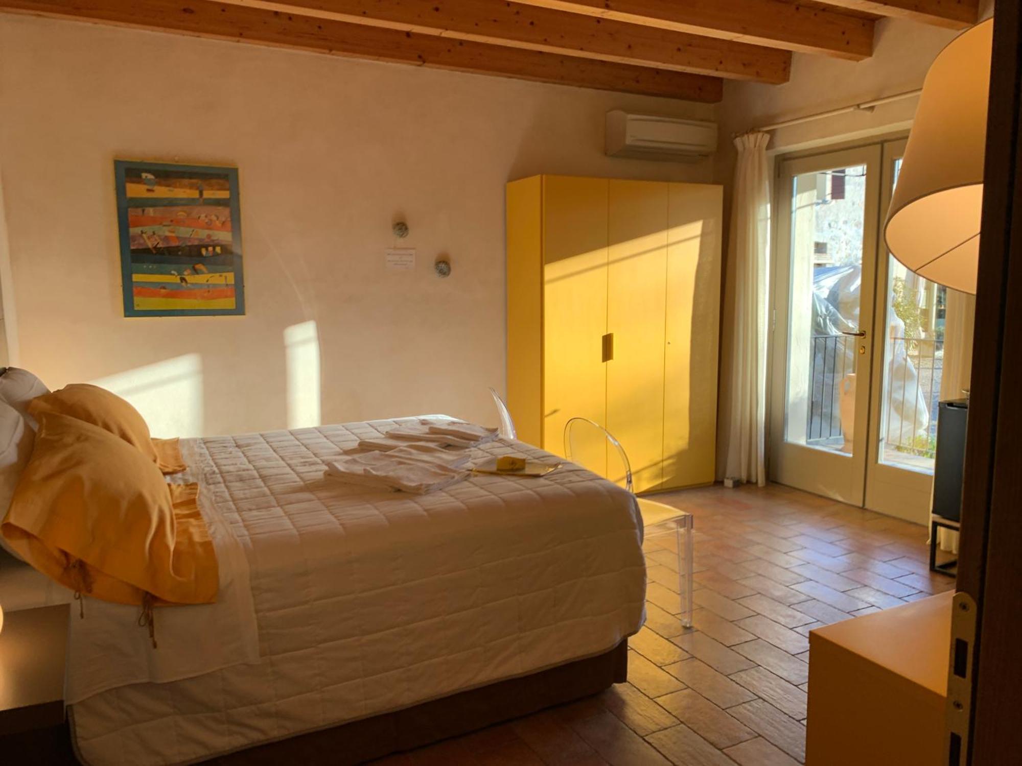 L'Isolo B&B E Case Vacanza Monzambano Bagian luar foto