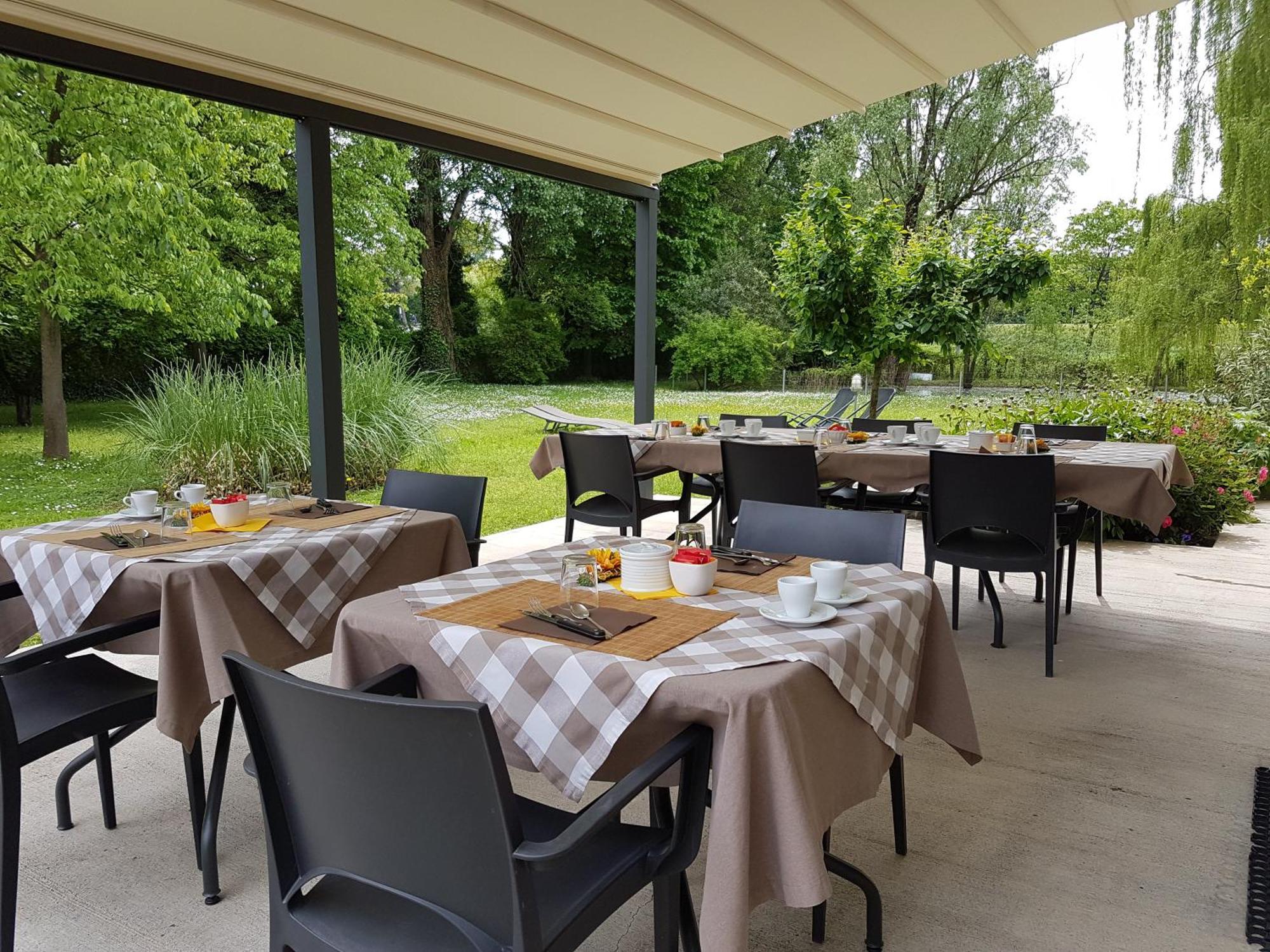 L'Isolo B&B E Case Vacanza Monzambano Bagian luar foto