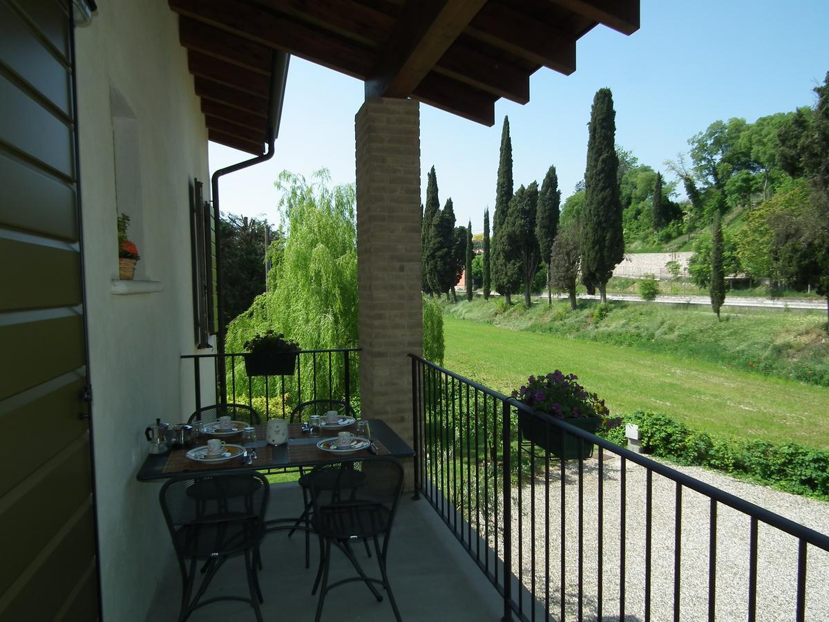 L'Isolo B&B E Case Vacanza Monzambano Bagian luar foto