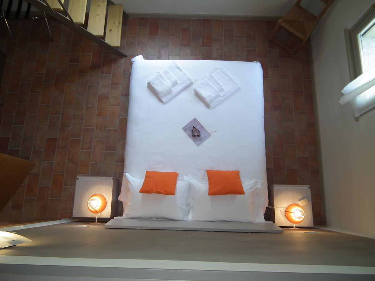 L'Isolo B&B E Case Vacanza Monzambano Bagian luar foto