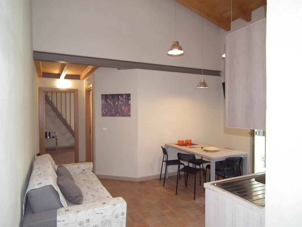 L'Isolo B&B E Case Vacanza Monzambano Bagian luar foto
