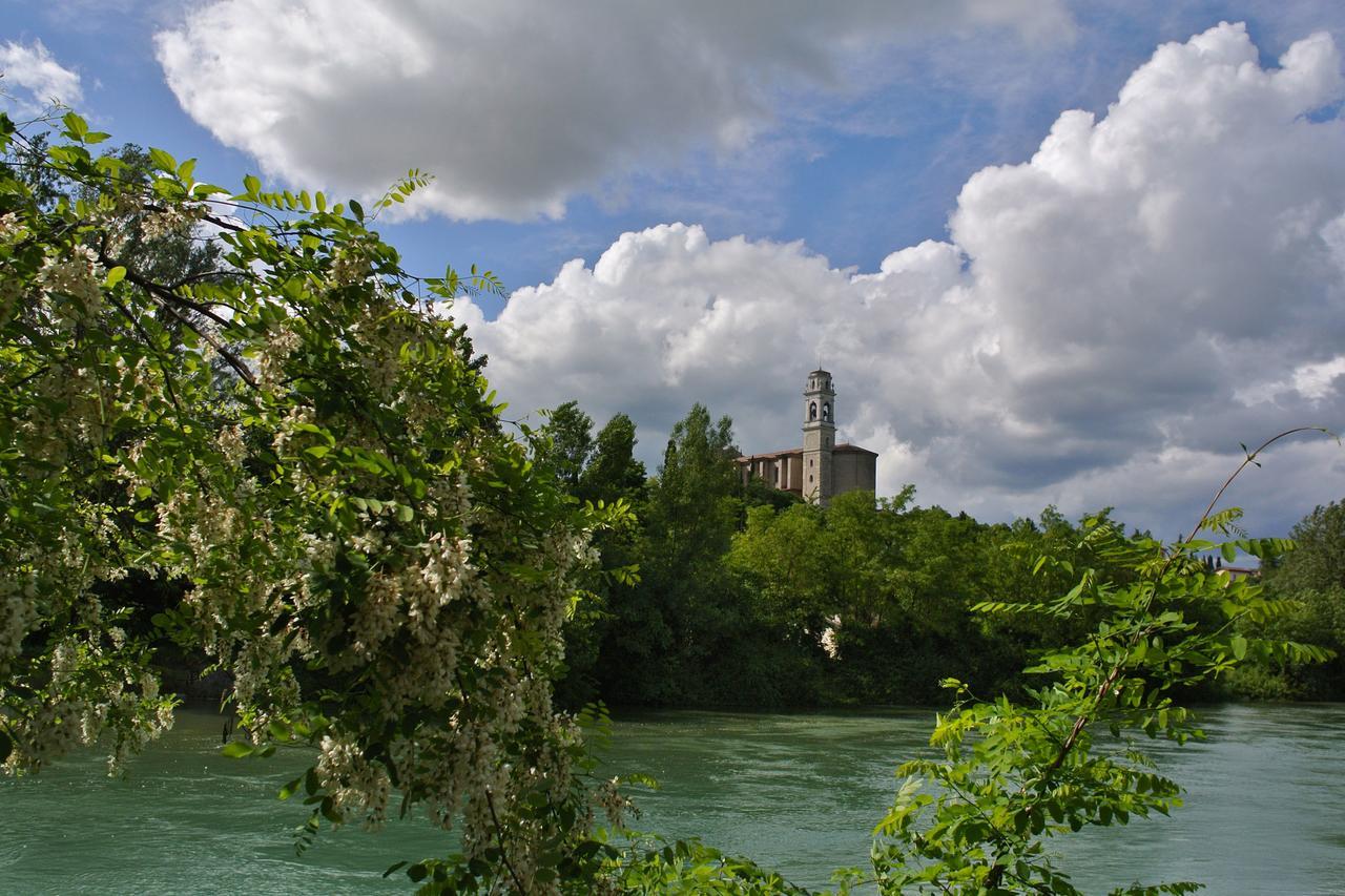 L'Isolo B&B E Case Vacanza Monzambano Bagian luar foto