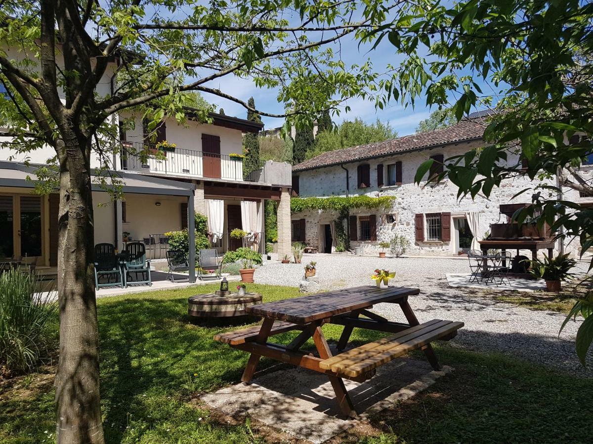 L'Isolo B&B E Case Vacanza Monzambano Bagian luar foto