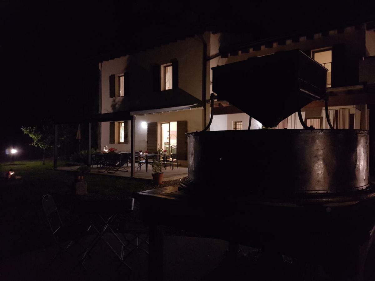 L'Isolo B&B E Case Vacanza Monzambano Bagian luar foto